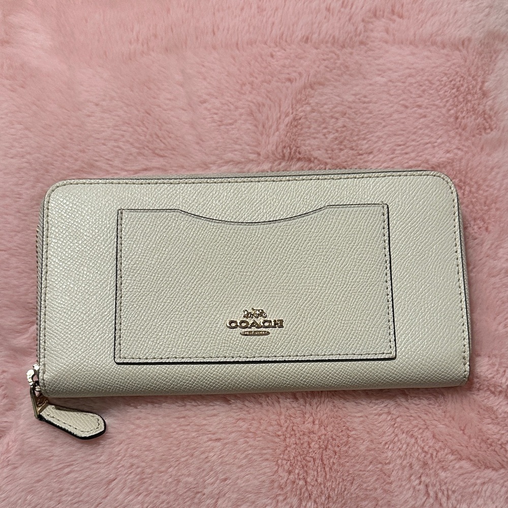 Coach Off-White Leather Zip Wallet